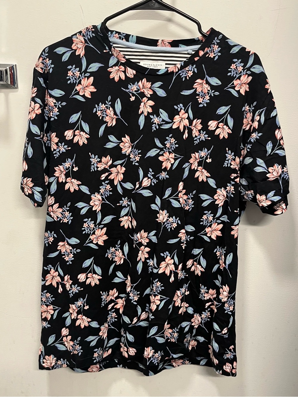 Men’s Floral Short Sleeve Tee - Black with Pink & Blue Floral Size XL